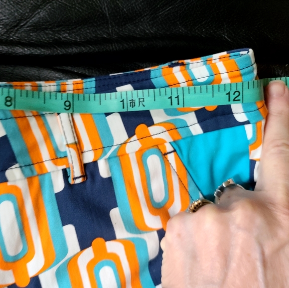 Tracy Negoshian NWT Geo block luxury walking shorts sz6 - Picture 14 of 14